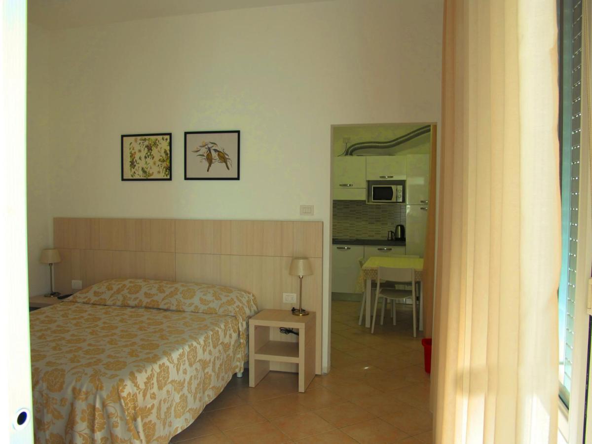 Santa Barbara Hotel & Apartments Беллария-Иджеа-Марина Экстерьер фото
