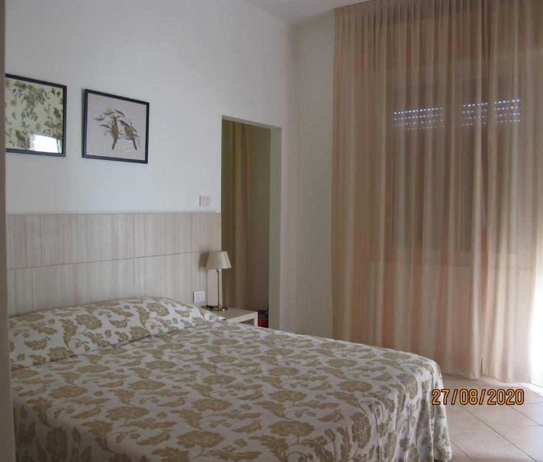 Santa Barbara Hotel & Apartments Беллария-Иджеа-Марина Экстерьер фото