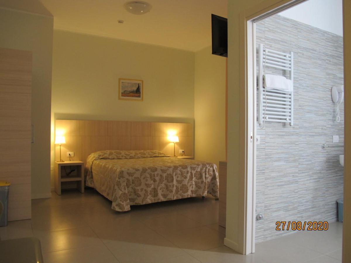 Santa Barbara Hotel & Apartments Беллария-Иджеа-Марина Экстерьер фото
