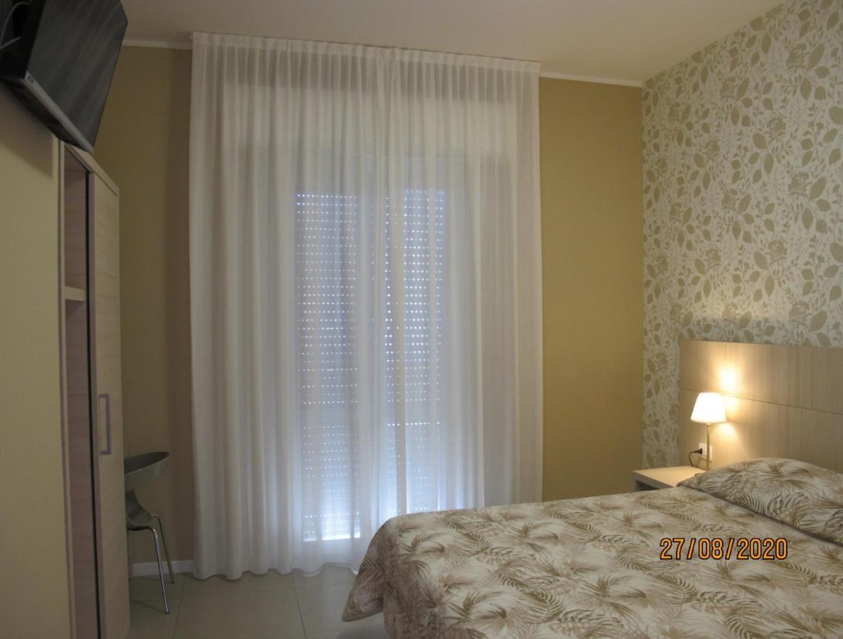 Santa Barbara Hotel & Apartments Беллария-Иджеа-Марина Экстерьер фото