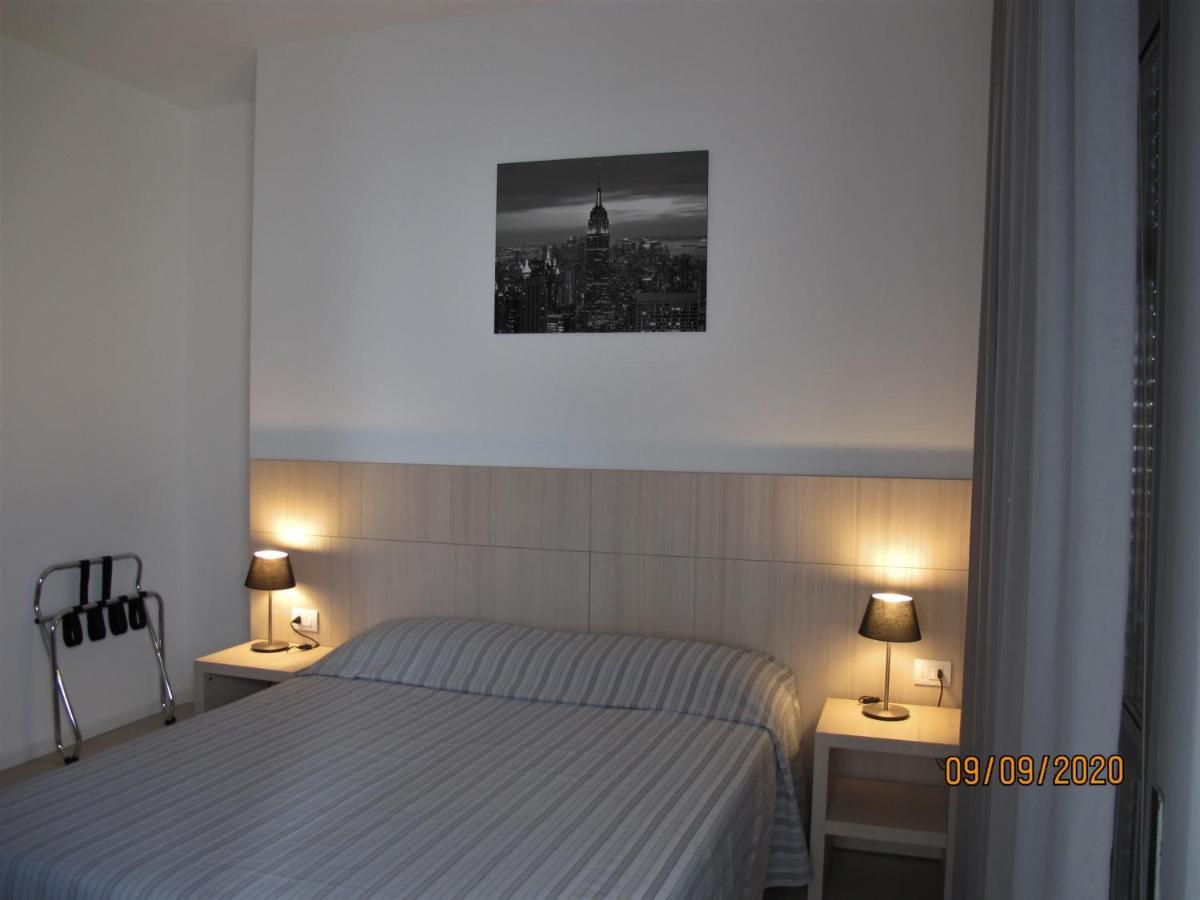 Santa Barbara Hotel & Apartments Беллария-Иджеа-Марина Экстерьер фото
