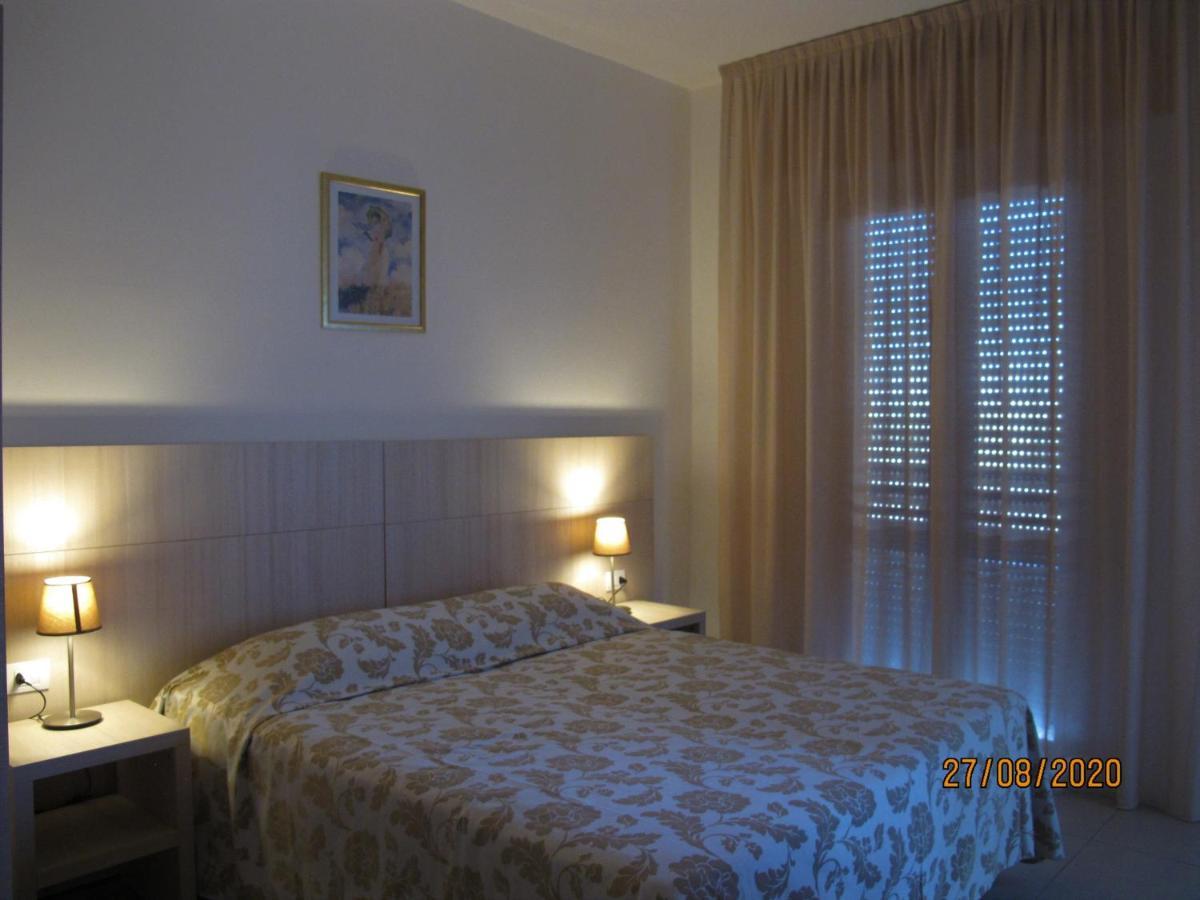 Santa Barbara Hotel & Apartments Беллария-Иджеа-Марина Экстерьер фото