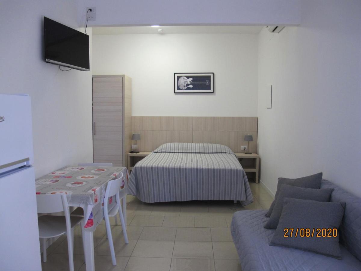 Santa Barbara Hotel & Apartments Беллария-Иджеа-Марина Экстерьер фото
