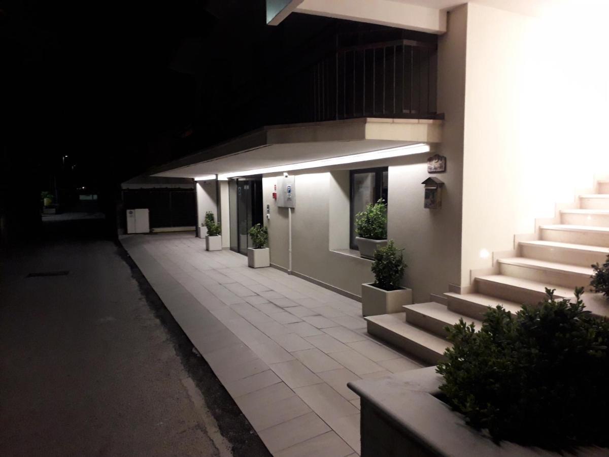 Santa Barbara Hotel & Apartments Беллария-Иджеа-Марина Экстерьер фото