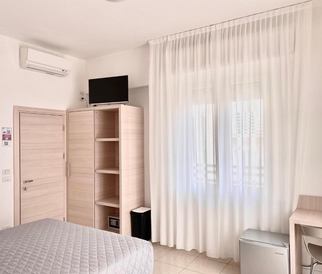 Santa Barbara Hotel & Apartments Беллария-Иджеа-Марина Экстерьер фото