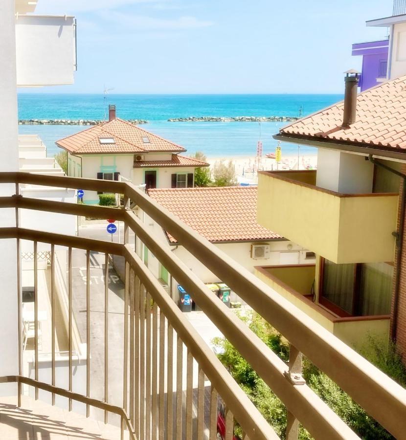 Santa Barbara Hotel & Apartments Беллария-Иджеа-Марина Экстерьер фото