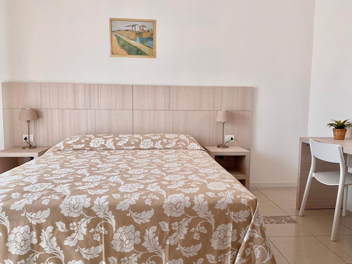 Santa Barbara Hotel & Apartments Беллария-Иджеа-Марина Экстерьер фото