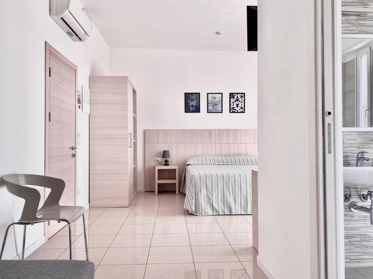 Santa Barbara Hotel & Apartments Беллария-Иджеа-Марина Экстерьер фото