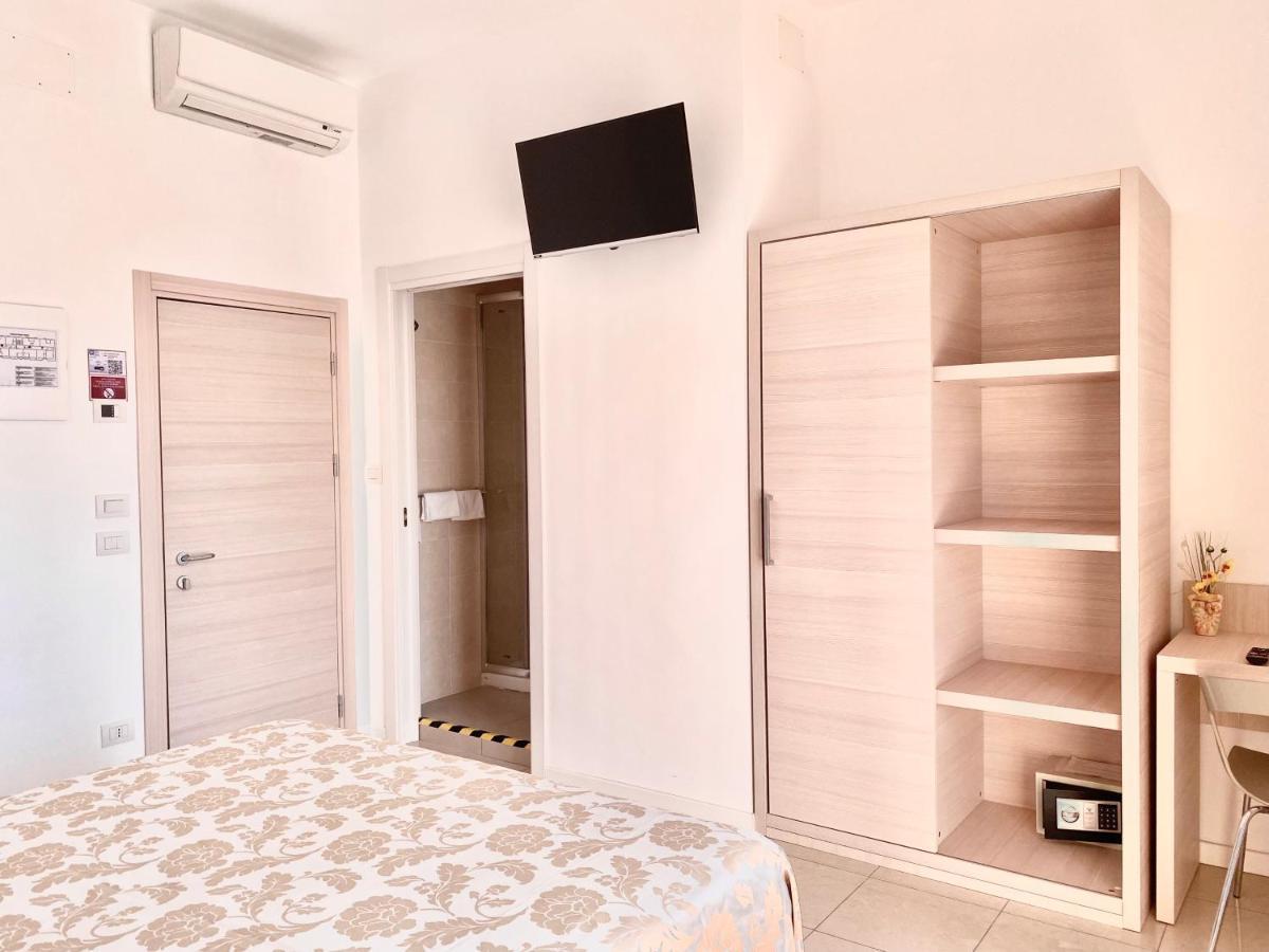 Santa Barbara Hotel & Apartments Беллария-Иджеа-Марина Экстерьер фото