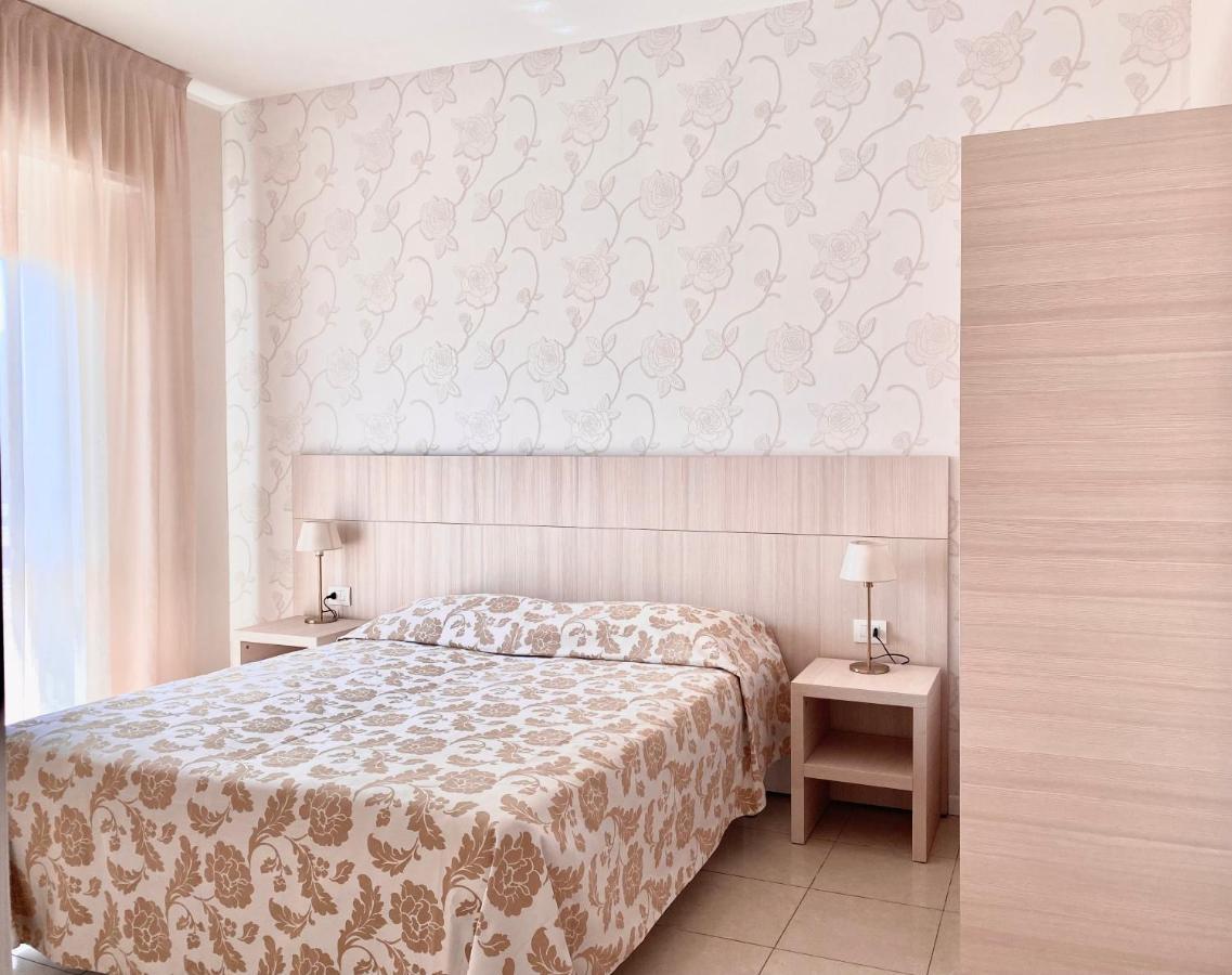 Santa Barbara Hotel & Apartments Беллария-Иджеа-Марина Экстерьер фото
