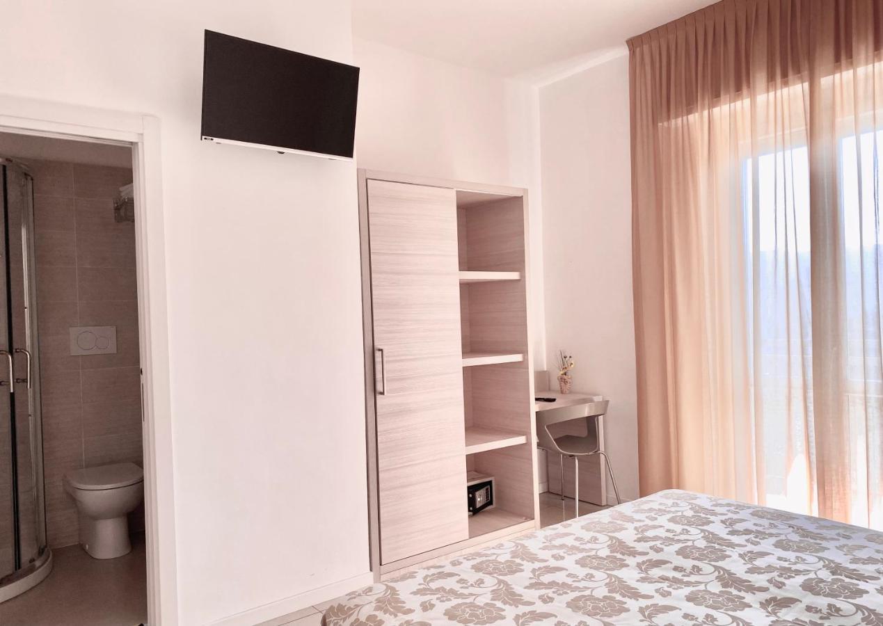 Santa Barbara Hotel & Apartments Беллария-Иджеа-Марина Экстерьер фото