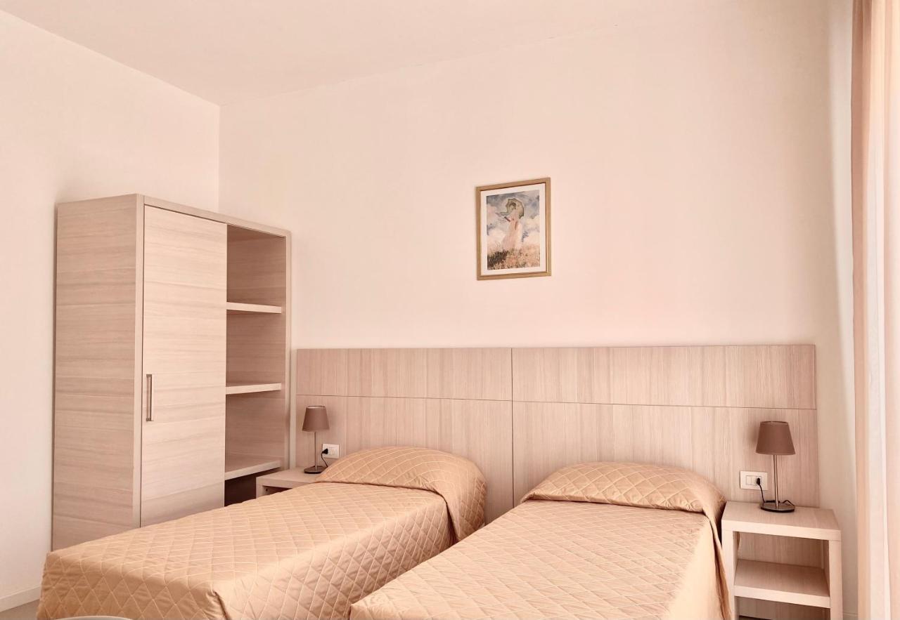 Santa Barbara Hotel & Apartments Беллария-Иджеа-Марина Экстерьер фото