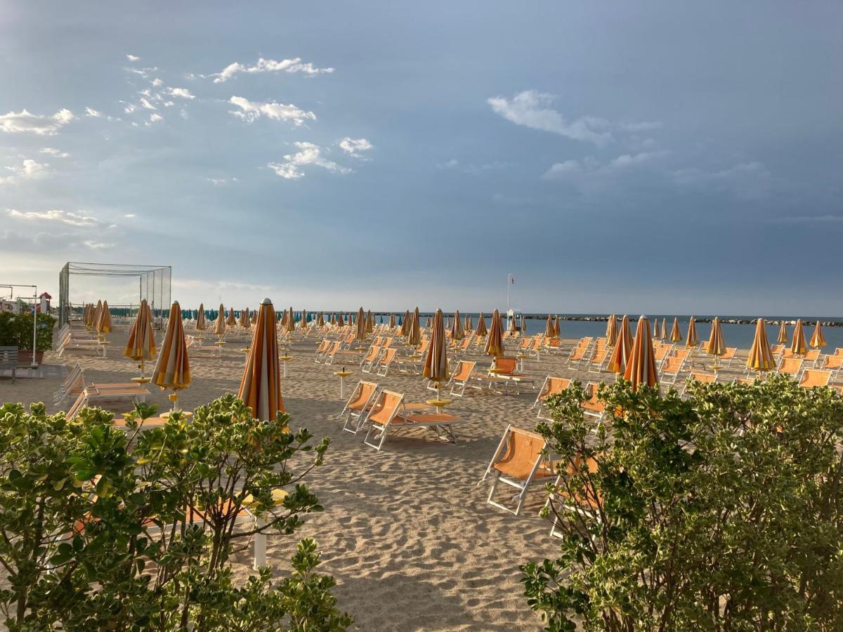 Santa Barbara Hotel & Apartments Беллария-Иджеа-Марина Экстерьер фото